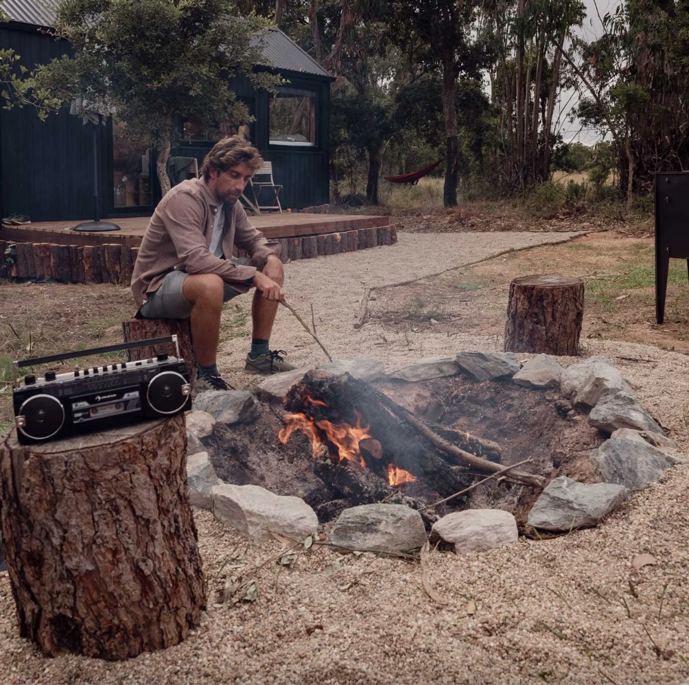 Descubra a cabana pet-friendly perfeita para uma escapadinha romântica no meio da natureza este outono