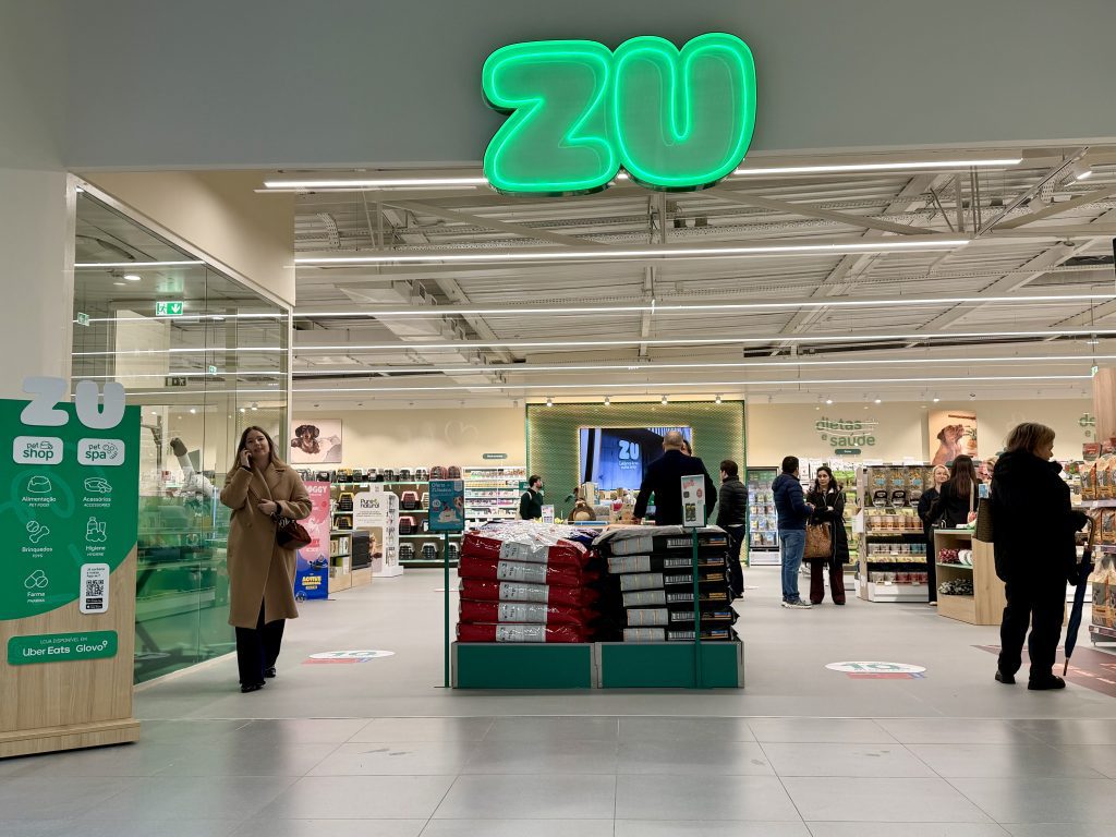 ZU inaugura maior loja de sempre em Rio Tinto e lança PetSchool